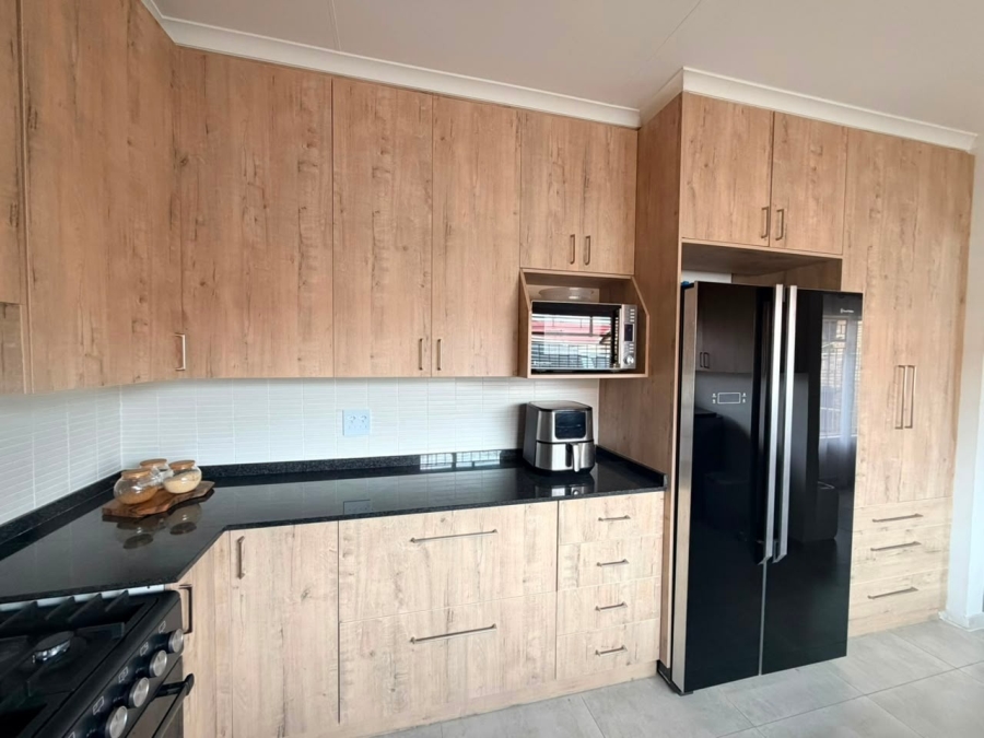 3 Bedroom Property for Sale in Kannoniers Park North West